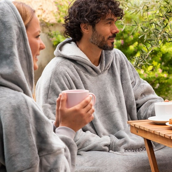 CAMISOLA TÉRMICA COM CAPUZ E BOLSO PARA CASA - POLAR COAT™