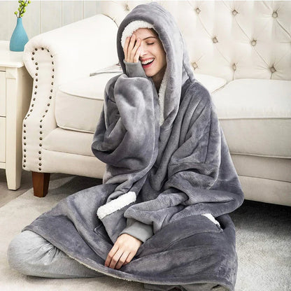 CAMISOLA TÉRMICA COM CAPUZ E BOLSO PARA CASA - POLAR COAT™